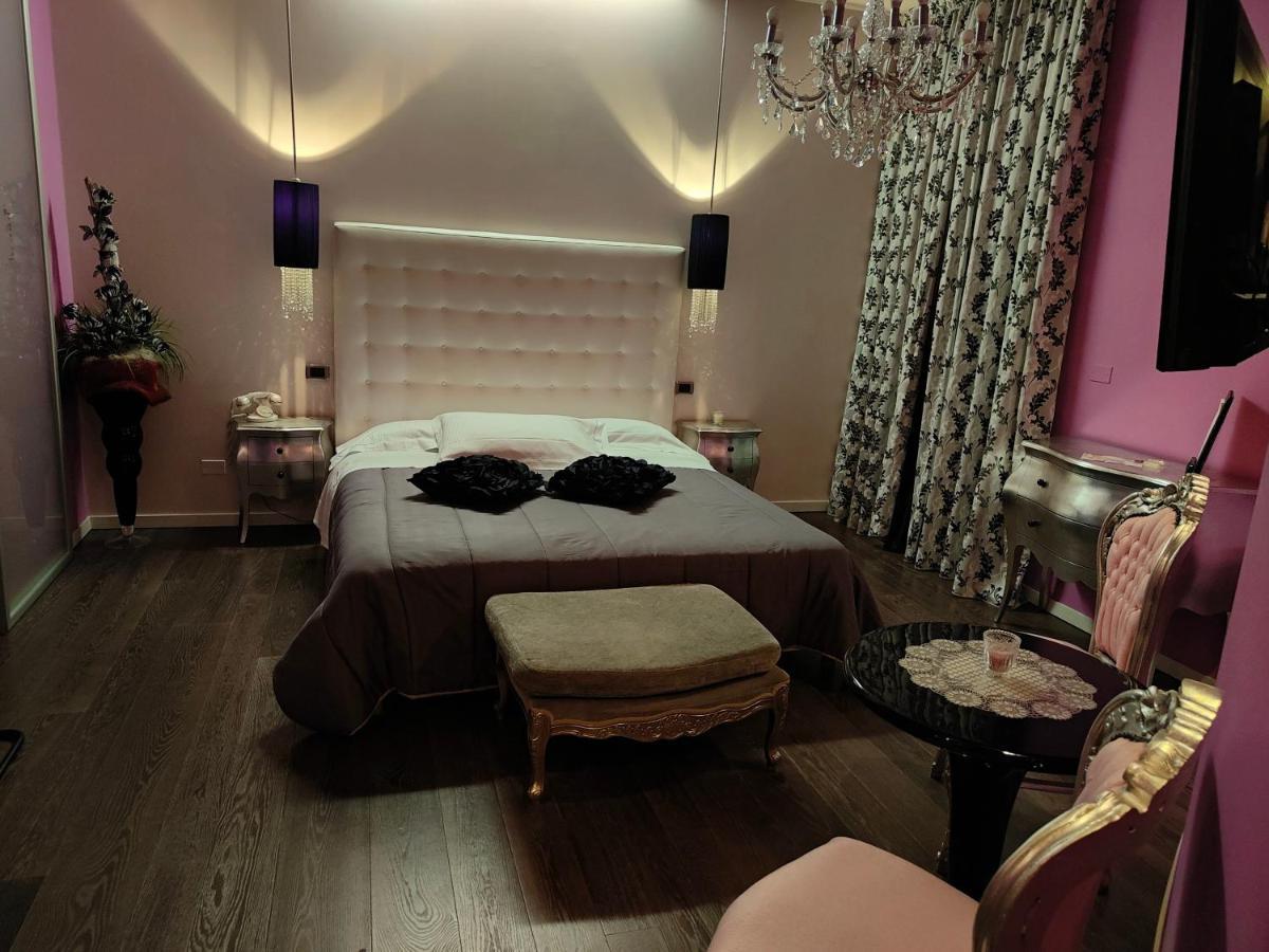 Hotel In - Lounge Room Cazzago  Екстер'єр фото
