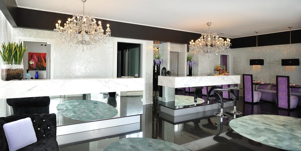 Hotel In - Lounge Room Cazzago  Екстер'єр фото