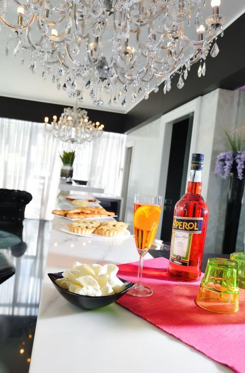Hotel In - Lounge Room Cazzago  Екстер'єр фото
