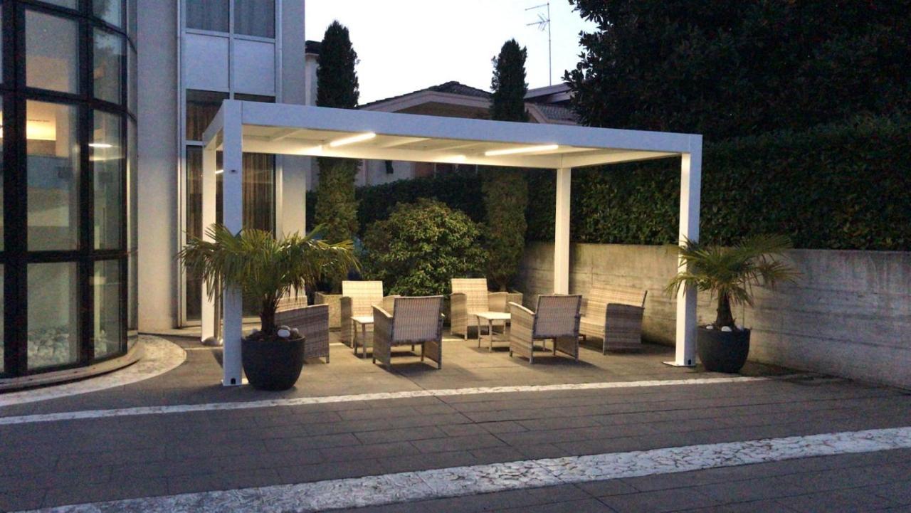 Hotel In - Lounge Room Cazzago  Екстер'єр фото