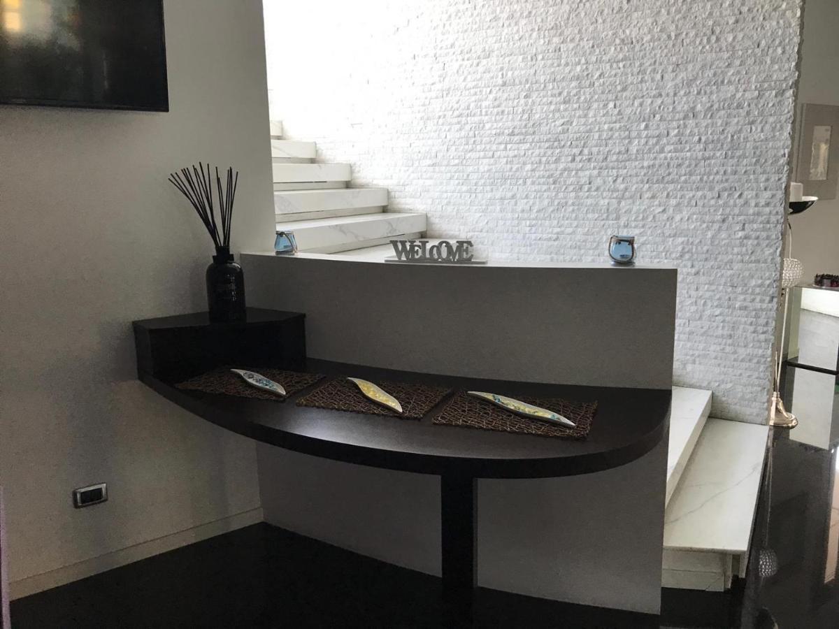 Hotel In - Lounge Room Cazzago  Екстер'єр фото